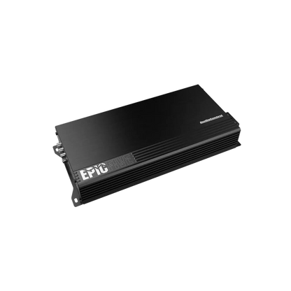 Lamplificateur Audiocontrol EPICFIVE 5 canaux noir présente un design rectangulaire élégant avec une marque argentée sur le dessus.