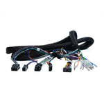 Mazo de cables Audison Prima AP EXT 260 de 6 canales con cables de colores y conectores Molex para una instalación «Plug  Play», mostrado sobre un fondo blanco.