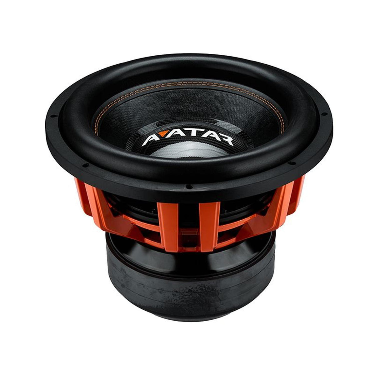 Il subwoofer Avatar Doomsday 15 presenta un design nero e arancione con la scritta AVATAR sul cono interno, raffigurato in posizione angolata su uno sfondo bianco.