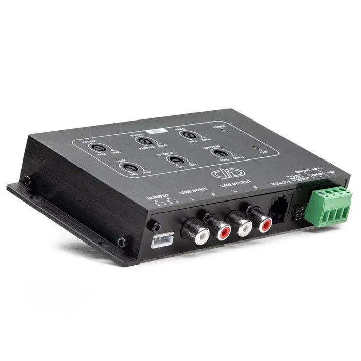 Le DD Audio BSI est un adaptateur électronique High-Low noir doté de plusieurs boutons, dentrées RCA, dun bornier vert et de ports ligne/alimentation étiquetés.