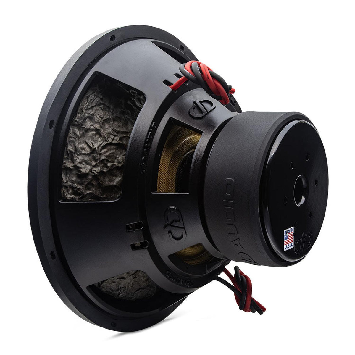 Een close-up zijaanzicht van een DD Audio Power Tuned 3512i ESP Subwoofer, met zichtbare bedrading, gestructureerd interieur en een Made in USA sticker op de achterkant.