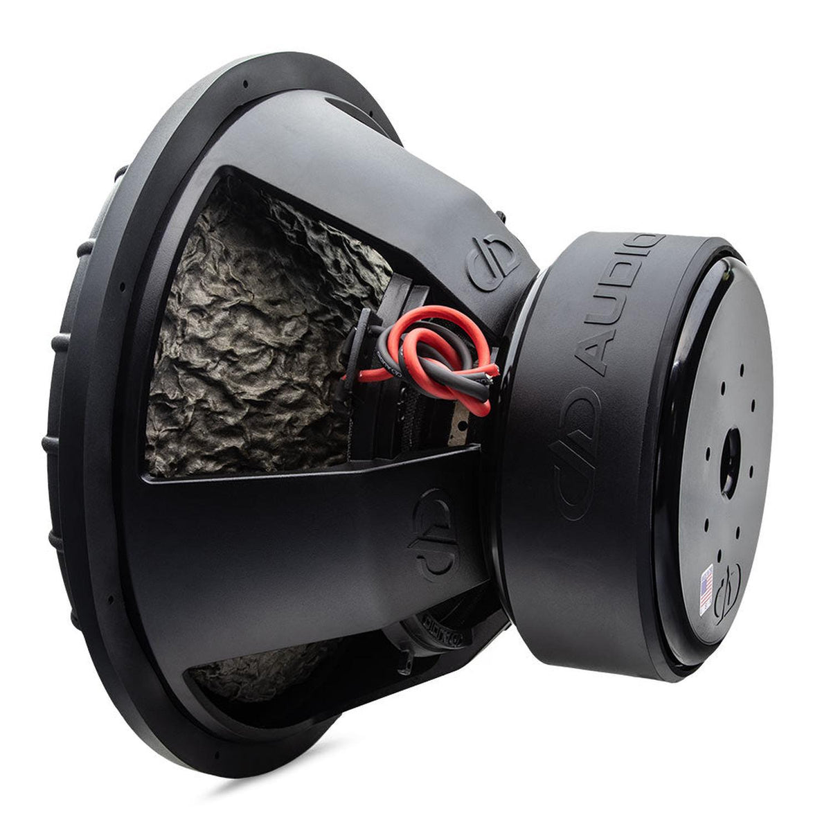Vue latérale du caisson de basses DD Audio Power Tuned 9918b ESP 18 avec câblage apparent, cône texturé, marquage arrière et 2500 W RMS.