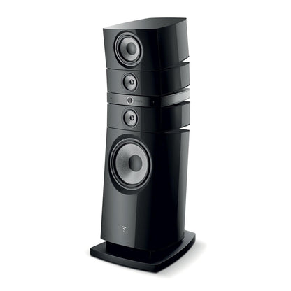 La Focal Grande Utopia EM Evo est une enceinte HiFi moderne, noire brillante, avec quatre haut-parleurs, des bords incurvés et une base rectangulaire robuste.