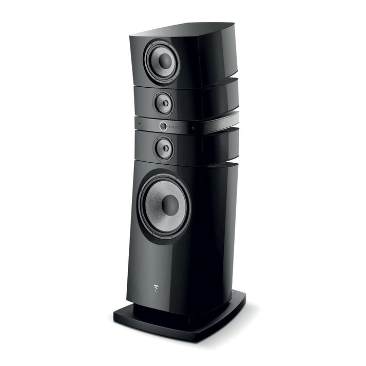 La Focal Grande Utopia EM Evo est une enceinte HiFi moderne, noire brillante, avec quatre haut-parleurs, des bords incurvés et une base rectangulaire robuste.