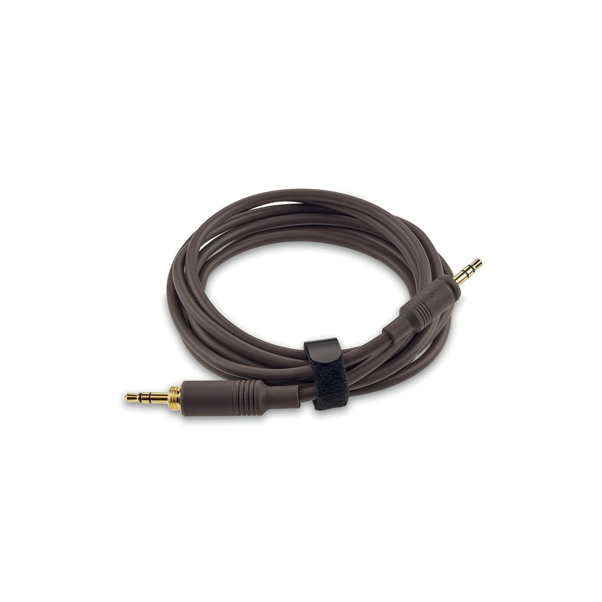 Een opgerolde bruine 3,5 mm audiokabel met vergulde connectoren en zwart klittenband, perfect voor Focal Hadenys of andere open HiFi-hoofdtelefoons.