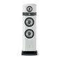 La Focal Maestro Utopia Evo est une enceinte de sol haute, blanche, à trois voies, avec quatre haut-parleurs ronds, un tweeter en béryllium et une base noire, vue de face.