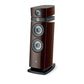 La Focal Maestro Utopia Evo est une enceinte colonne 3 voies haut de gamme, marron foncé, avec trois haut-parleurs et des accents argentés, présentée sur un fond blanc.