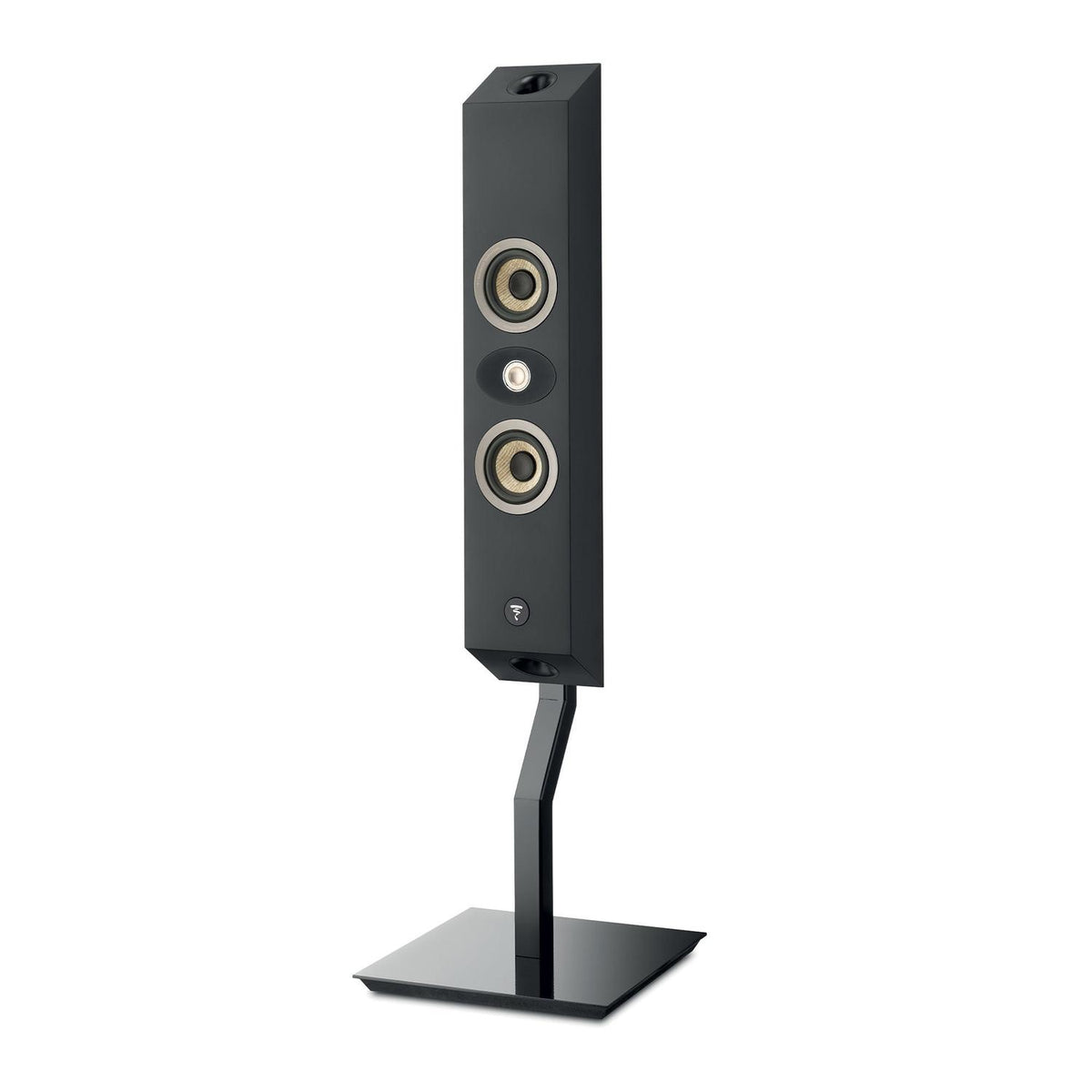 Een moderne rechthoekige zwarte luidspreker met drie drivers is verticaal gemonteerd op een slanke Focal OnWall 300 Stativ standaard met vierkante voet.