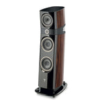 Focal Sopra N°2 is een high-end standlautsprecher met drie zichtbare drivers, glanzend zwart en donkerhouten afwerking, en levert hifi-geluid in een modern design.