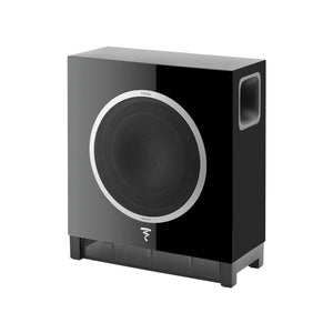 De Focal Sub Air draadloze actieve subwoofer heeft een gestroomlijnd zwart ontwerp met een grote ronde grille, zilveren accentring, zijdelingse luchtopening en levert krachtige bas.