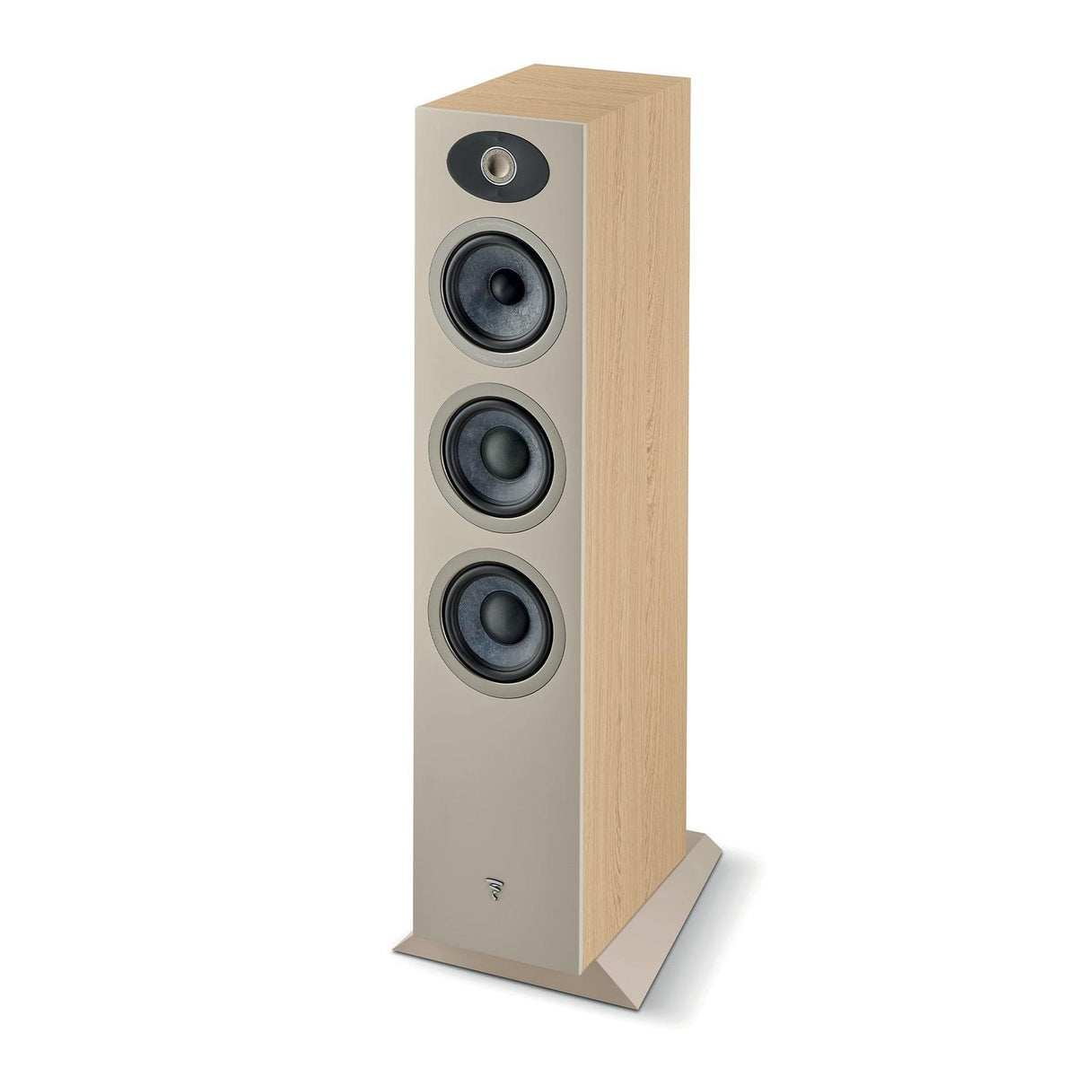 La Focal Theva N°2 est une enceinte colonne 3 voies en bois clair pour le home cinéma, avec trois grands haut-parleurs et un petit haut-parleur en façade.