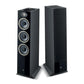 Deux grandes enceintes colonnes noires Focal Theva N°3-D à 3 voies - lune avec des haut-parleurs bordés dargent et un tweeter apparent, lautre avec une grille noire - parfaites pour le home-cinéma.