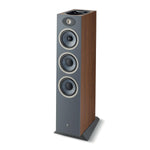 De Focal Theva N°3-D is een moderne 3-Wege-Standlautsprecher met houten afwerking, drie grote drivers, een tweeter en een slanke zwarte voet - ideaal voor elke Heimkino opstelling.