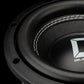 Close-up van de Gladen Sigma SSWX065-subwoofer met zichtbare witte naden en een deel van het geometrische logo, die de krachtige basprestaties benadrukken.
