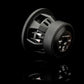 Le subwoofer Gladen Sigma SSWX08 de 8 pouces, présenté ici en noir avec ses caractéristiques techniques au dos, se détache sur un fond brillant — un choix idéal pour les passionnés daudio automobile.