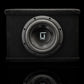 Gladen Sigma SSWX08VB: subwoofer nero da 8 pollici in un alloggiamento rettangolare con un logo argentato al centro della membrana, raffigurato su sfondo nero.