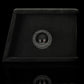 Il Gladen Sigma SSWX08VB è un subwoofer da incasso rettangolare nero da 8 Zoll, dotato di una presa terminale rotonda e di due connettori a molla, raffigurato su uno sfondo nero.