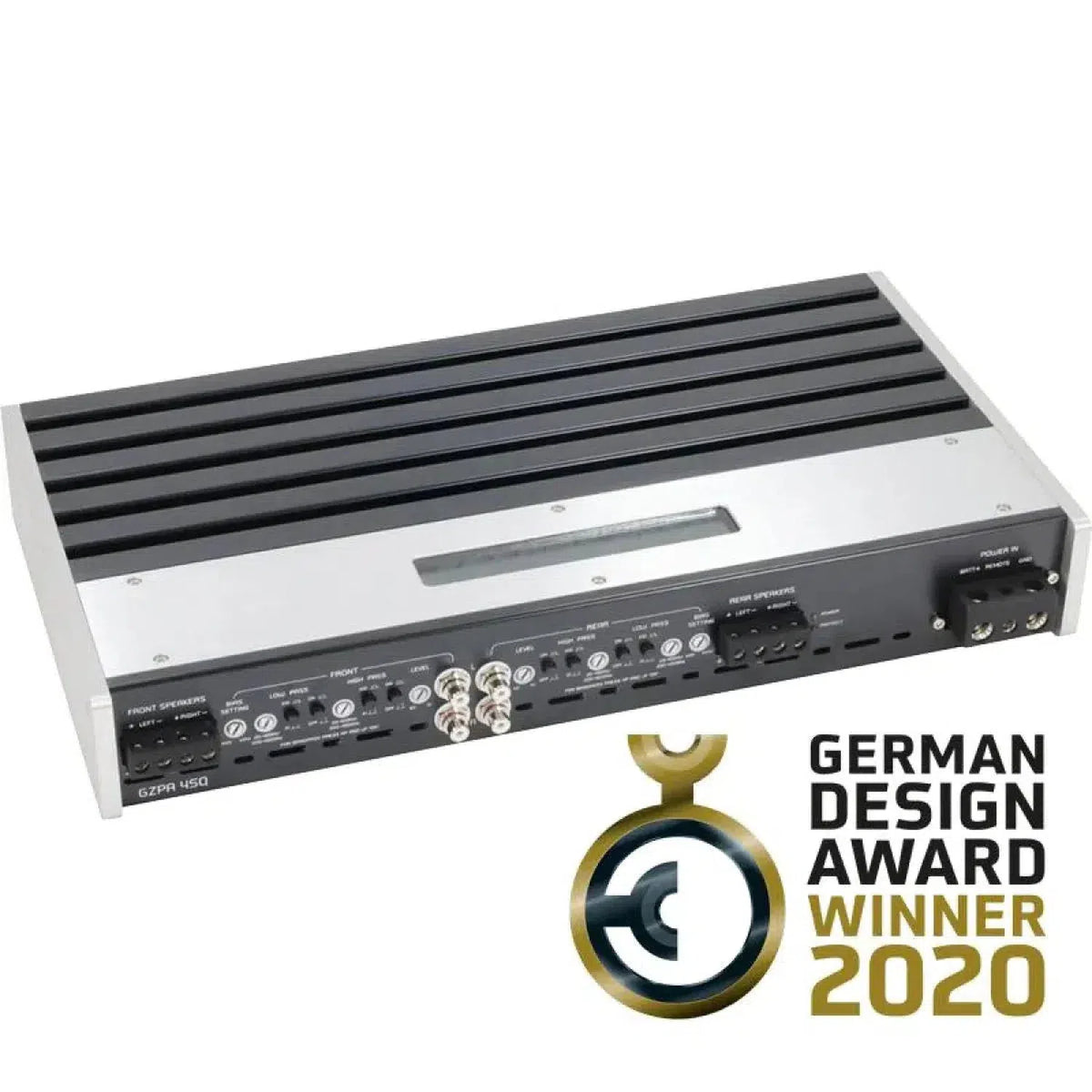 Il Ground Zero GZPA 4SQ, un amplificatore a 4 canali in argento e nero con porte di ingresso/uscita multiple, è mostrato accanto al logo del vincitore del German Design Award 2020.