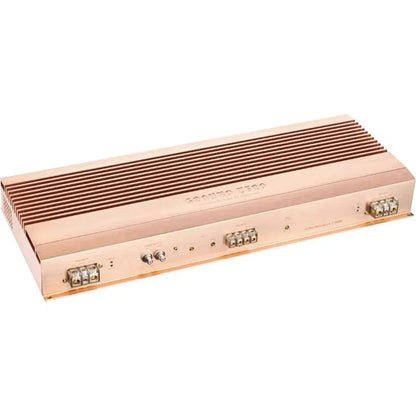 De Ground Zero GZPA Reference 2PURE is een goudkleurige 2-kanaals autoversterker met geribbelde lamellen en meerdere aansluitingen op het voorpaneel.