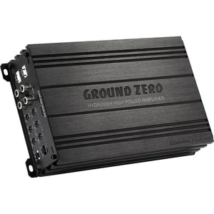 El Ground Zero Hydrogen GZHA MINI FOUR 24V es un amplificador compacto negro de Clase D con puertos laterales de entrada/salida y mandos de ajuste.