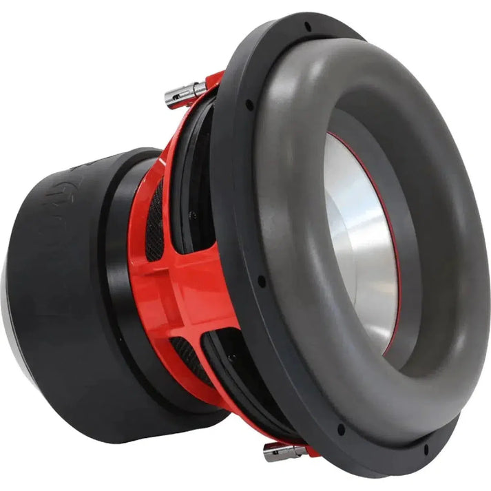 Le subwoofer Ground Zero Nuclear GZNW 12Xmax est doté dun entourage en caoutchouc noir, dun cadre métallique rouge et dun cône en aluminium-membrane argenté, présenté en angle avec la structure et les connecteurs visibles.