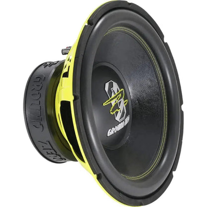 Un gran subwoofer Ground Zero Radioactive GZRW 15XSPL negro y amarillo SPL con logotipo en el cono, mostrado en ángulo.