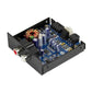 Un primer plano de la placa de circuito del amplificador de audio Hifonics HF-SC2 / ISO con condensadores, conectores y un adaptador High-Low en una caja metálica negra.