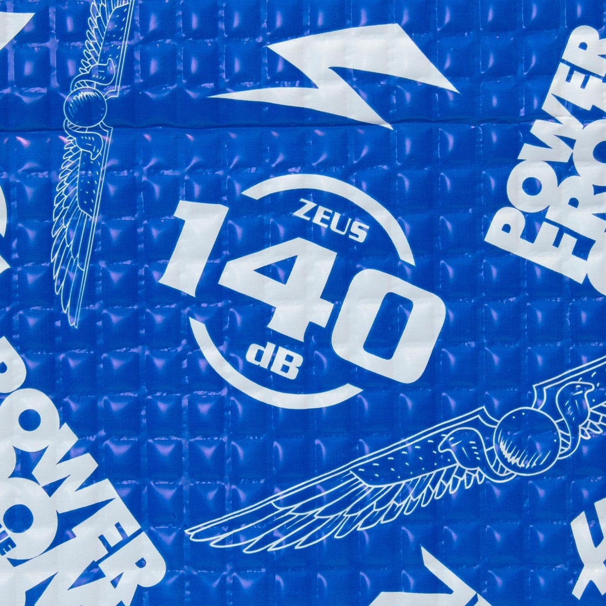 Hifonics Zeus AluButyl 140dB : surface bleue texturée avec des ailes, des éclairs et du texte blancs. Idéal pour lamortissement AluButyl autocollant dune épaisseur de 0 mm.