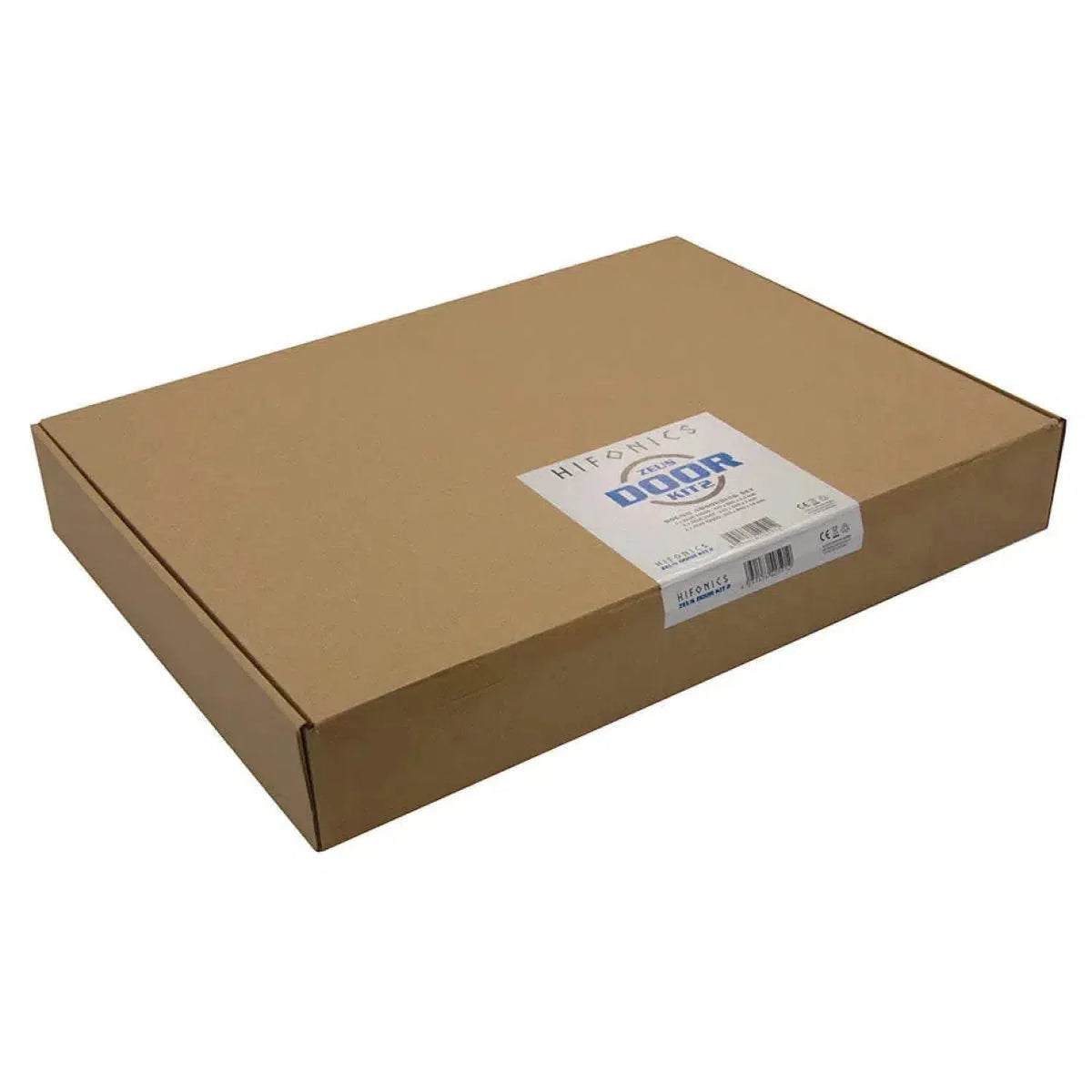 Une boîte plate et rectangulaire en carton brun avec une étiquette blanche indiquant Hifonics Zeus Door Kit2 ZDK2, fermée et placée sur un fond blanc.