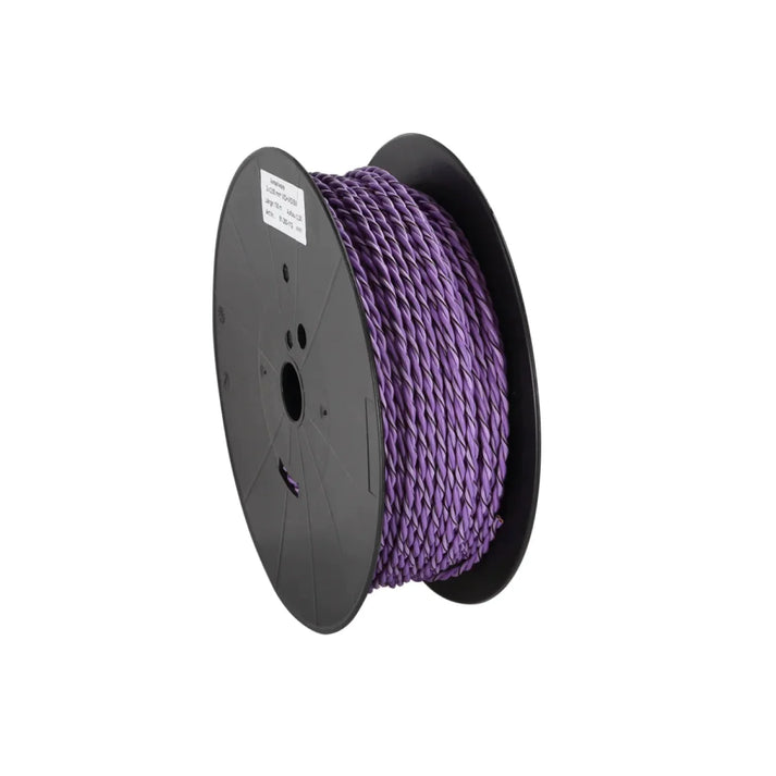 Een grote zwarte spoel Masori LSK2x2,5mm² OFC verdrillt Lautsprecherkabel paars wordt weergegeven tegen een effen witte achtergrond.