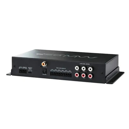 Il miniDSP C-DSP 8x12 V2.0 è un processore audio per auto di fascia alta di colore nero con jack RCA, terminali di cablaggio e tecnologia di conversione a 32 bit sul lato anteriore.