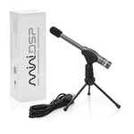 Un micrófono de medición miniDSP UMIK-1 V3, montado en un pequeño trípode y conectado mediante un cable USB, se encuentra junto a una caja blanca con la etiqueta «miniDSP UMIK-1 V3».