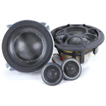 Vier car-audio luidsprekers - twee kleine tweeters en twee 5-inch Elate Carbon 52 van Morel uit een 2-weg set - worden getoond op een witte achtergrond.