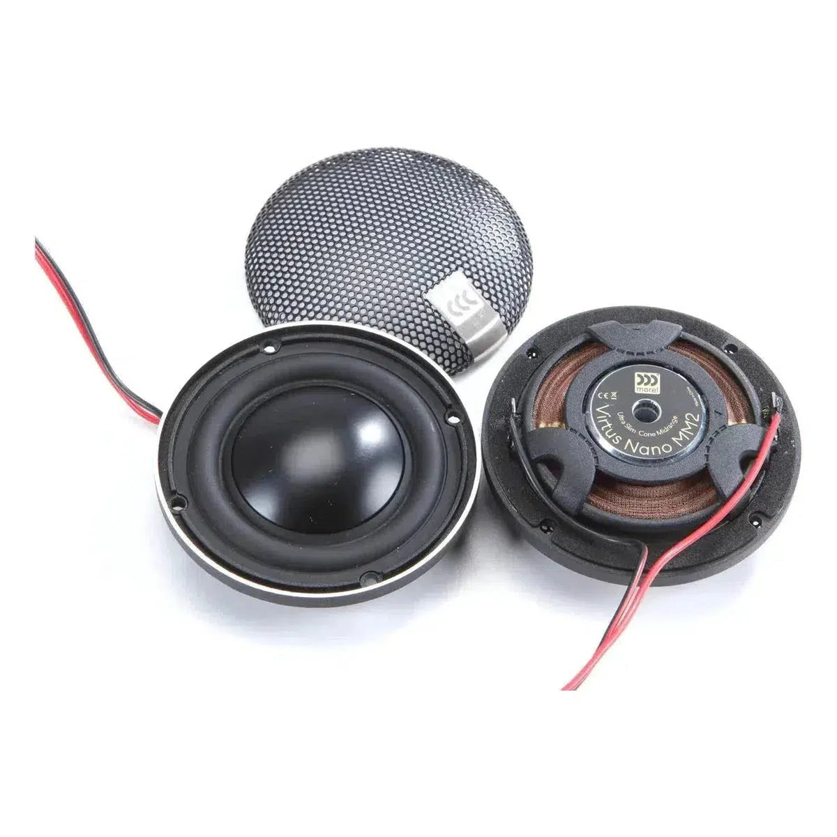 Tres componentes de altavoz, incluido el Morel Virtus Nano Carbon 63, con cableado y detalles, todo ello sobre fondo blanco.