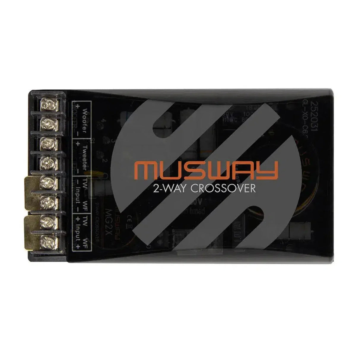 De Musway MG6.2C is een rechthoekig 2-weg scheidingsfilter met zichtbare bedradingsterminals en logo op een zwarte behuizing, perfect voor 5-inch luidsprekersets.