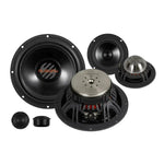 Een set van vijf zwarte Musway MG6.3A car audioluidsprekers en componenten, 3-weg voorsysteem, weergegeven op een witte achtergrond.