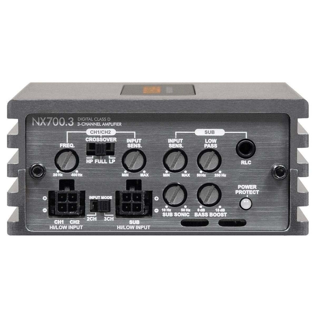 De achterzijde van de Musway NX700.3, een 3-kanaalsversterker met bedieningsknoppen en aansluitingen, maakt gebruik van Interference Free Technology voor een helder en krachtig geluid.