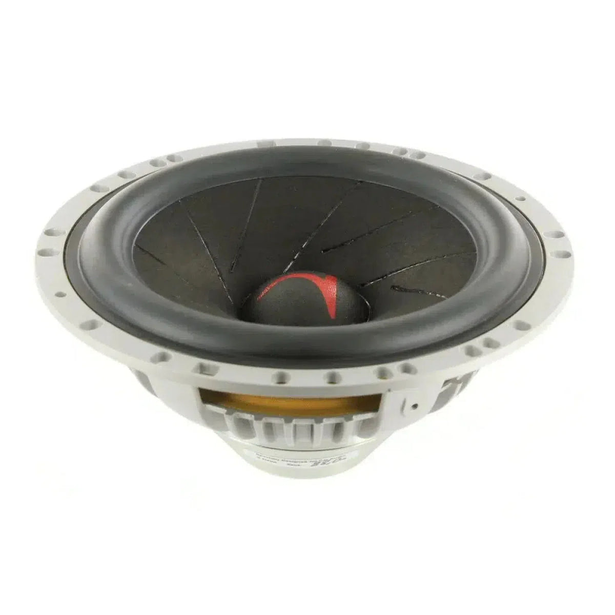 Le Scanspeak Automotive Silver 16W/4531G06 est un grand haut-parleur audio rond gris et noir avec un cône central et un cadre blanc, présenté en angle sur un fond blanc uni.