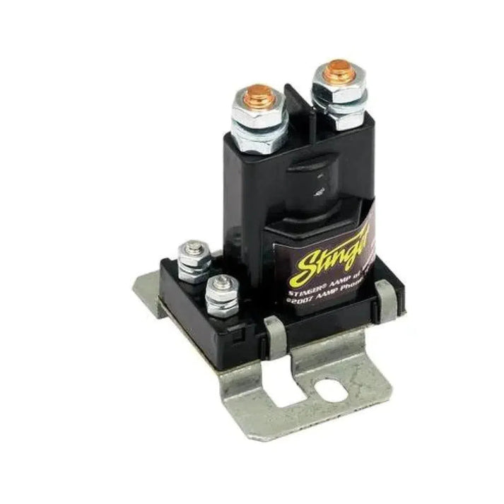 De Stinger SGP38 - 80A is een zwart/zilver relais met bovenbouten, metalen montagebeugel en duurzame wasserbeständiger Phenolharz-Kunststoff-behuizing.