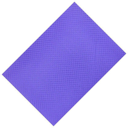 LSTP Biplast Wave 15 è un pannello rettangolare in schiuma acustica di colore viola con superficie ruvida, posizionato ad angolo su uno sfondo bianco per garantire un efficace assorbimento acustico.