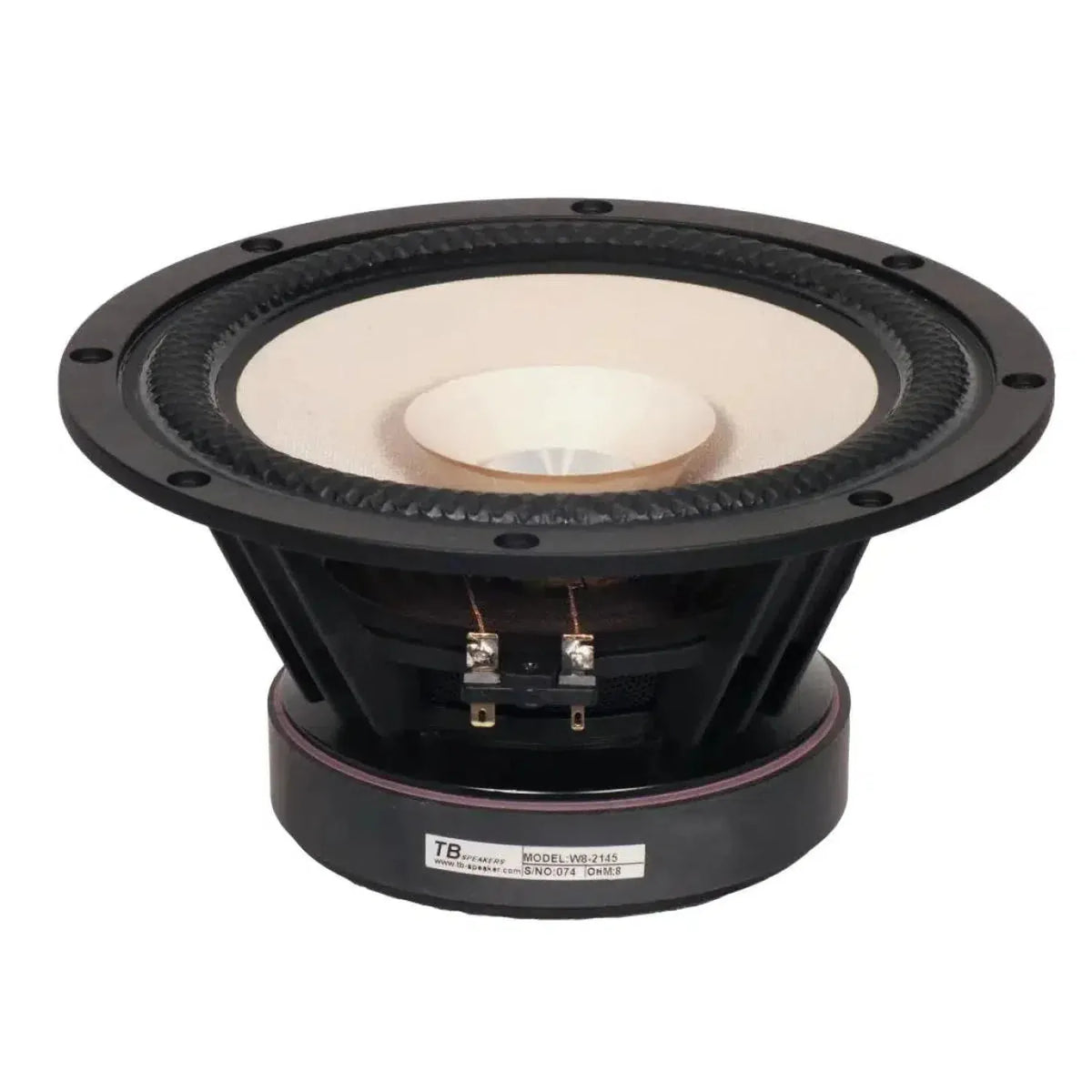 El Tang Band W8-2145 es un woofer de 8 en blanco y negro con cono de papel, marco de cesta expuesto y conectores de terminal montados en la base.