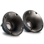 Deux tweeters Xcelsus Primum XPLT28W - SQL noirs et ronds avec des cônes métalliques et des étiquettes SQL SERIES sont inclinés sur un fond blanc.